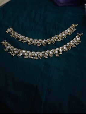Elegant Gold and White Pearl Kundan Anklet Set